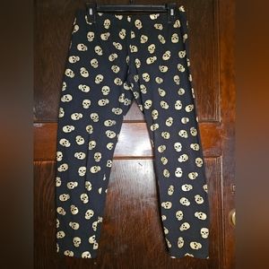 EUC No Boundaries Skull/Halloween Cropped Leggings - Size L